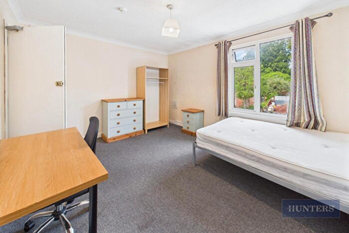 5 Bedroom Semi-Detached House To Rent In Osborne Road North - Student Property, SO17