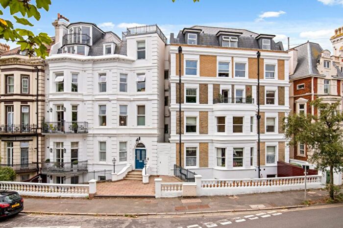 1 Bedroom Apartment For Sale In Trinity Crescent, Folkestone, Kent, CT20