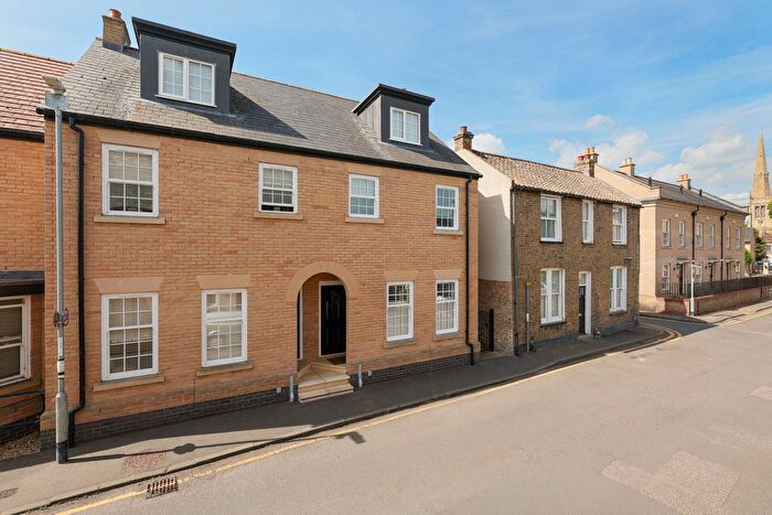 3 Bedroom Terraced House For Sale In West Street, St. Ives, PE27