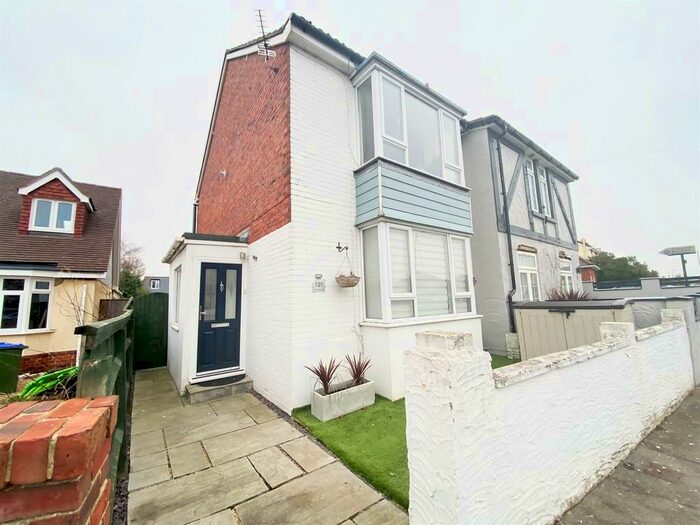 3 Bedroom Semi-Detached House To Rent In White Hart Lane, Portchester, PO16