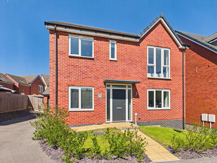 4 Bedroom Detached House For Sale In Walmsley Close, Clay Cross, S45