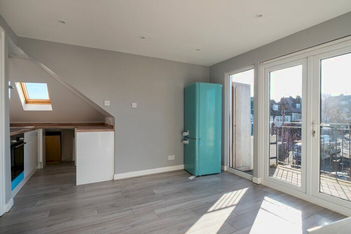 2 Bedroom Flat To Rent In Woodbourne Avenue, London, SW16