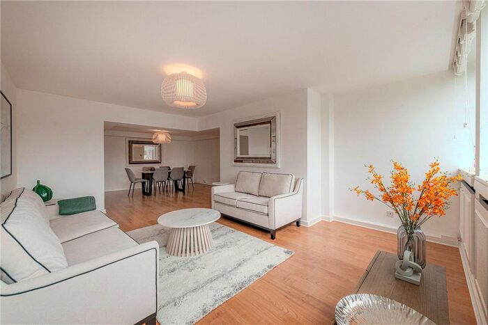 2 Bedroom Flat To Rent In St James's Square, St James's, London, SW1Y