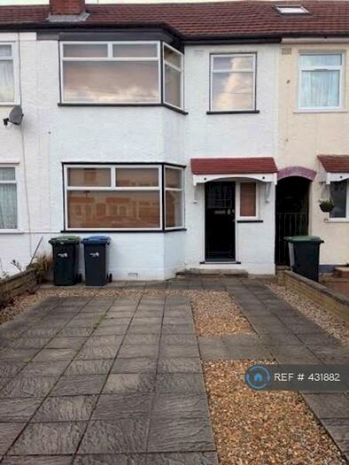 3 Bedroom Terraced House To Rent In Cowdrey Close, Enfield, EN1