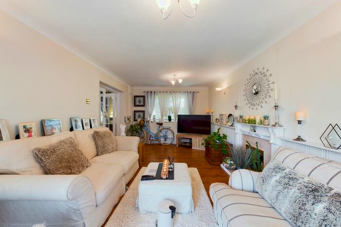 3 Bedroom End Of Terrace House To Rent In Peverel Road, Ifield, Crawley, West Sussex, RH11