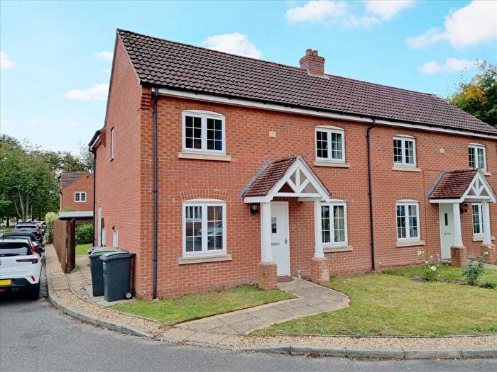 3 Bedroom Semi-Detached House For Sale In Cherry Tree Crescent, Cranwell, NG34