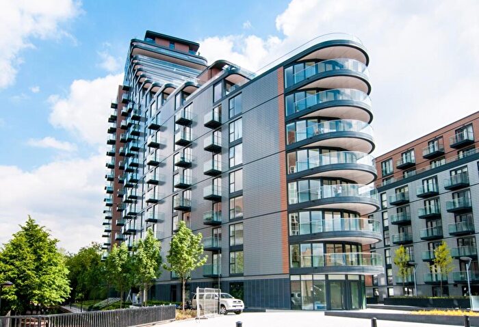 Flat To Rent In Cobblestone Square, Wapping, London, E1W