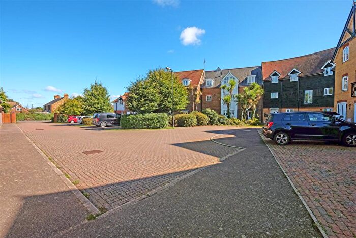 2 Bedroom Apartment For Sale In Bluefield Mews, Whitstable, CT5