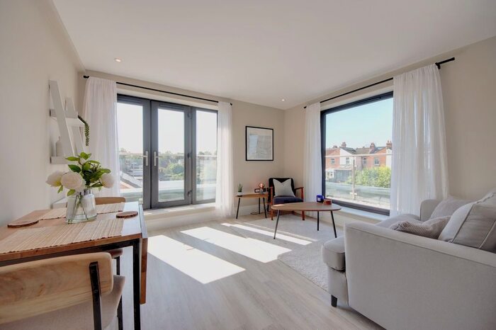 1 Bedroom Flat To Rent In Haydon Road, Watford, WD19