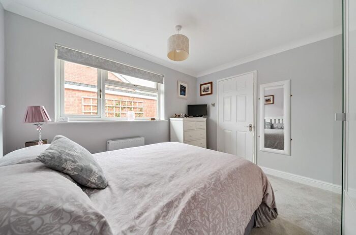 3 Bedroom Detached Bungalow For Sale In Maple Crescent, Clanfield, PO8