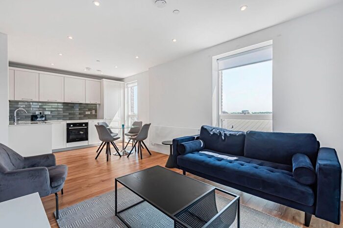 2 Bedroom Flat To Rent In Carraway Street, Reading, RG1