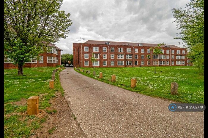 2 Bedroom Flat To Rent In Homestead Court, Welwyn Garden City, AL7