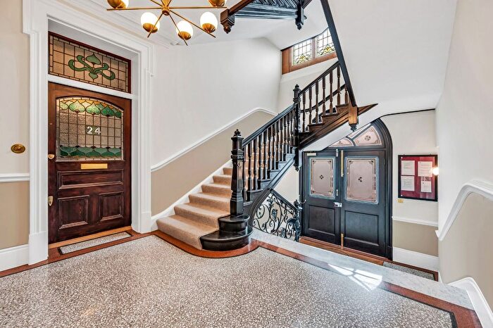 3 Bedroom Flat For Sale In Cromwell Crescent, London, SW5