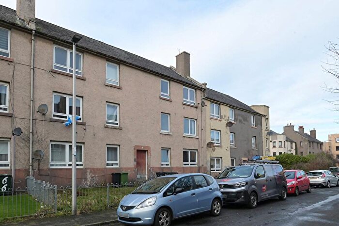 2 Bedroom Flat For Sale In / Royston Mains Gardens, Edinburgh, EH5