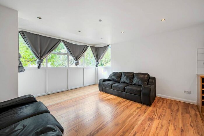 2 Bedroom Flat To Rent In Averil Grove, Norwood, London, SW16
