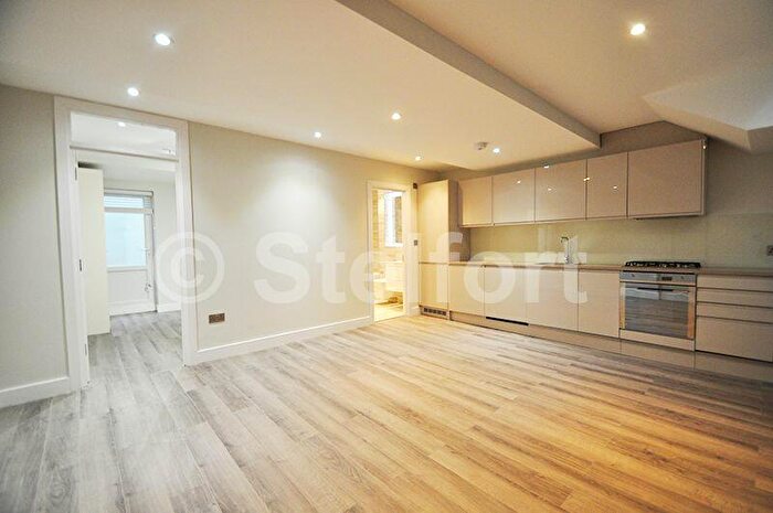 3 Bedroom Maisonette To Rent In Hornsey Road, London, N19