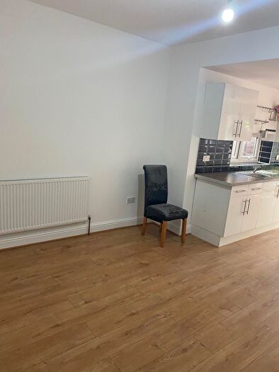 4 Bedroom Terraced House To Rent In Drapers Road, Stratford, E15