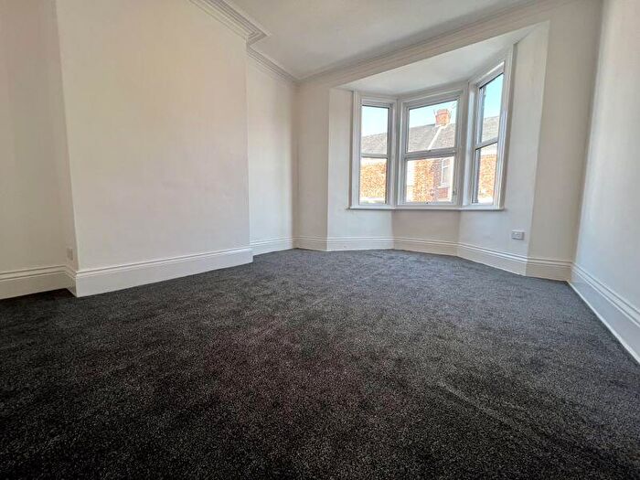 3 Bedroom Flat To Rent In Fern Dene Road, Gateshead, NE8