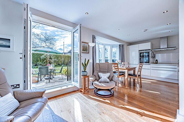 2 Bedroom Flat For Sale In Ladybrook Road, Bramhall, SK7