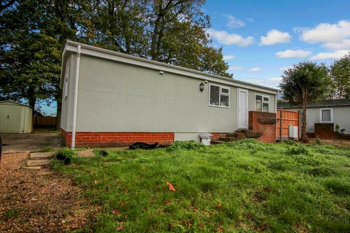 2 Bedroom Bungalow To Rent In Bere Hill Caravan Site Bere Hill, Whitchurch, RG28