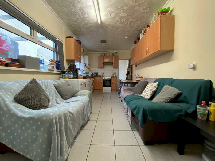 5 Bedroom Terraced House To Rent In Llantrisant Street, Cathays, CF24