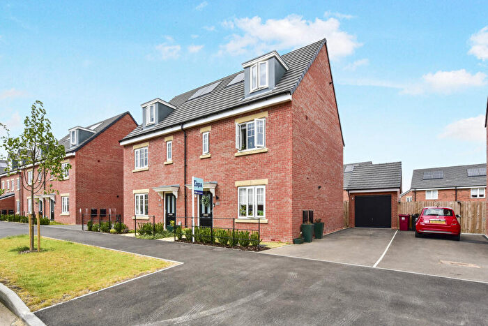4 Bedroom Semi-Detached House For Sale In Bennett Way, Chesterfield, S44