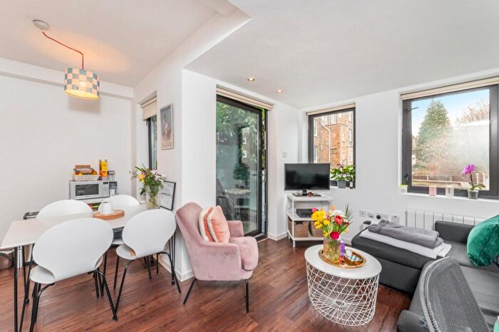 1 Bedroom Flat For Sale In Hemstal Road, West Hampstead, NW6