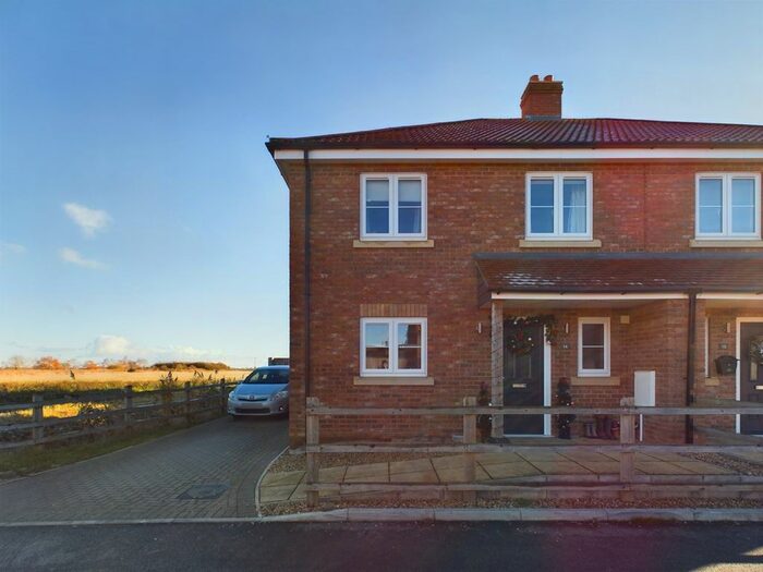 3 Bedroom Semi-Detached House For Sale In Orchard Close, Tilney St Lawrence, King's Lynn, PE34