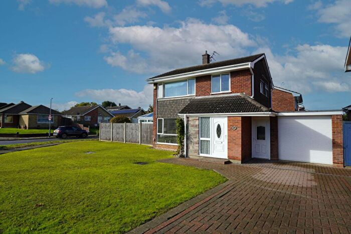 3 Bedroom Detached House For Sale In Orwell Drive, Lowestoft, NR32