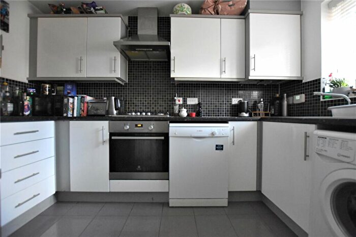 2 Bedroom End Of Terrace House To Rent In The Avenue, Didcot, Oxfordshire, OX11