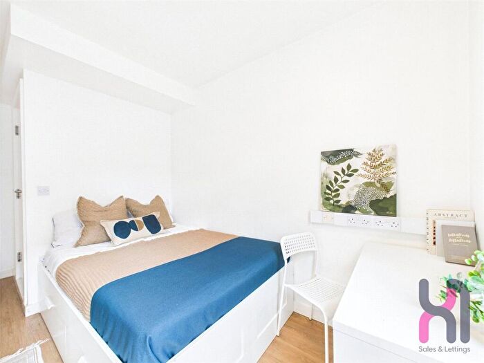 Flat To Rent In Chapel Street, Salford, M3