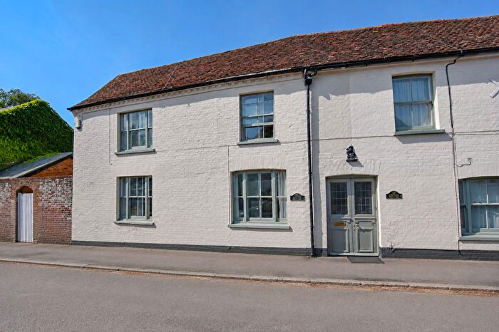 3 Bedroom Terraced House For Sale In High Street, Redbourn, AL3