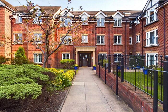 1 Bedroom Apartment To Rent In Bath Road, Calcot, Reading, Berkshire, RG31