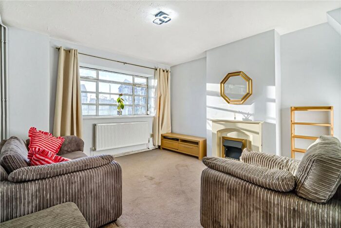 2 Bedroom Flat For Sale In Oaklands Estate, London, SW4
