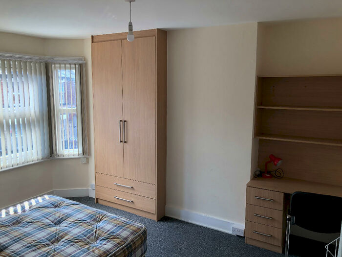 6 Bedroom Terraced House To Rent In Swainstone Road, Reading, Berkshire, RG2