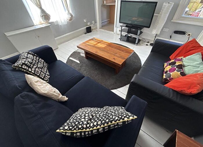 4 Bedroom End Of Terrace House To Rent In Harold Road, Birmingham, B16