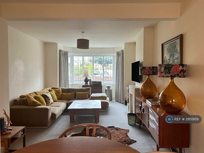4 Bedroom Semi-Detached House To Rent In Queens Crescent, Southsea, PO5