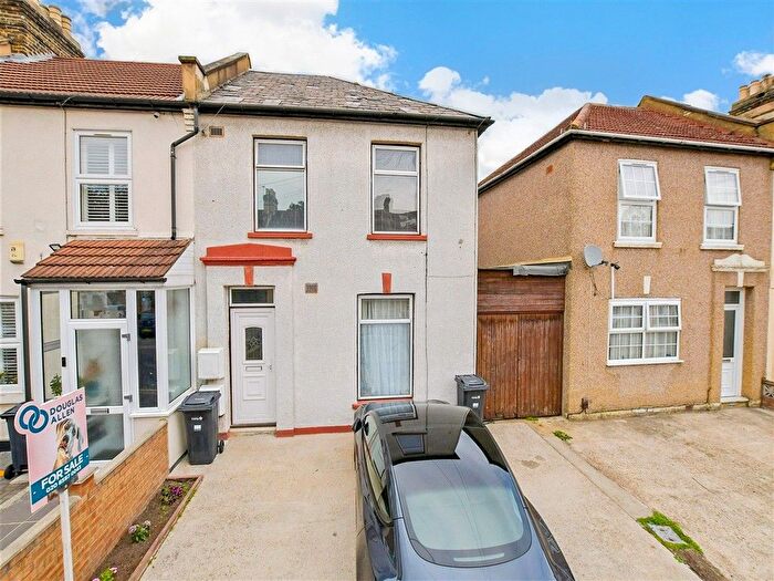 1 Bedroom Flat For Sale In Grange Road, Ilford, Essex, IG1