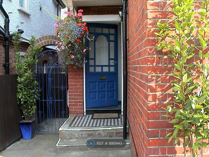 7 Bedroom Semi-Detached House To Rent In Russell Street, Reading, RG1