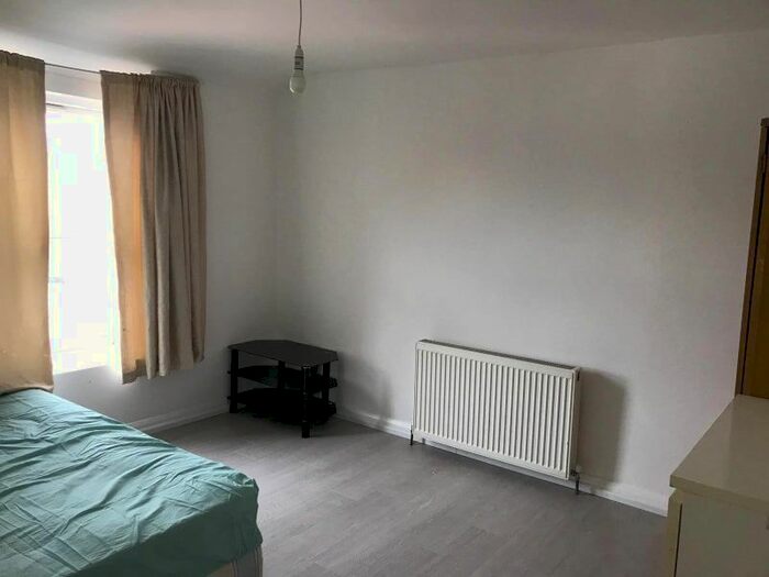 2 Bedroom Flat To Rent In Ringstead Road, London, SE6