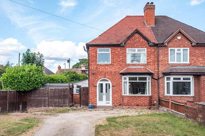 3 Bedroom Semi-Detached House For Sale In Broad Street, Bromsgrove, Worcestershire, B61