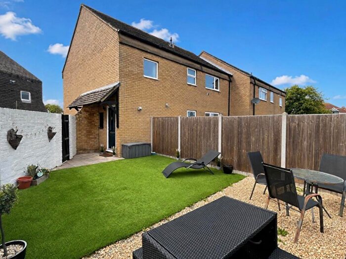 2 Bedroom Maisonette For Sale In The Orchards, Cross Lanes, Pill, BS20