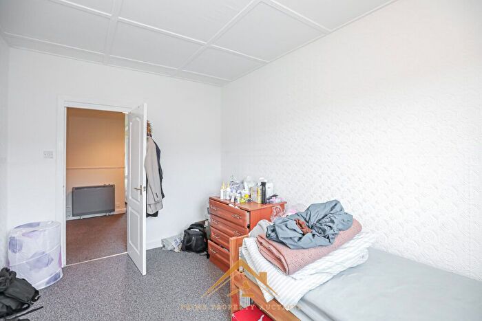 2 Bedroom Flat For Sale In E Pine Street, Greenock, PA15