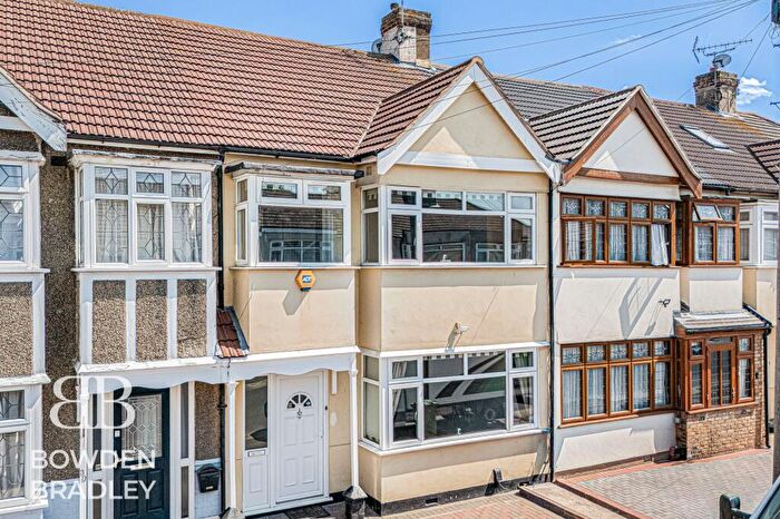 3 Bedroom Terraced House For Sale In Warley Avenue, Dagenham, RM8