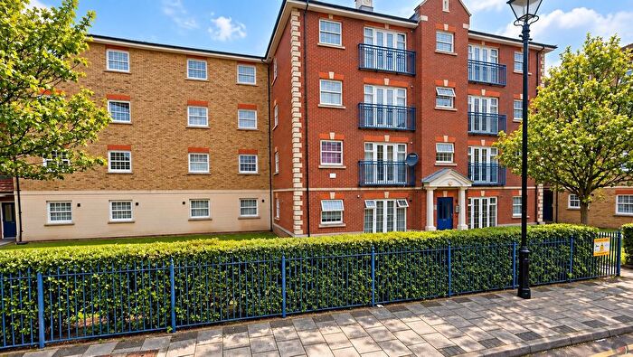 2 Bedroom Flat For Sale In Queensberry Place, London, E12