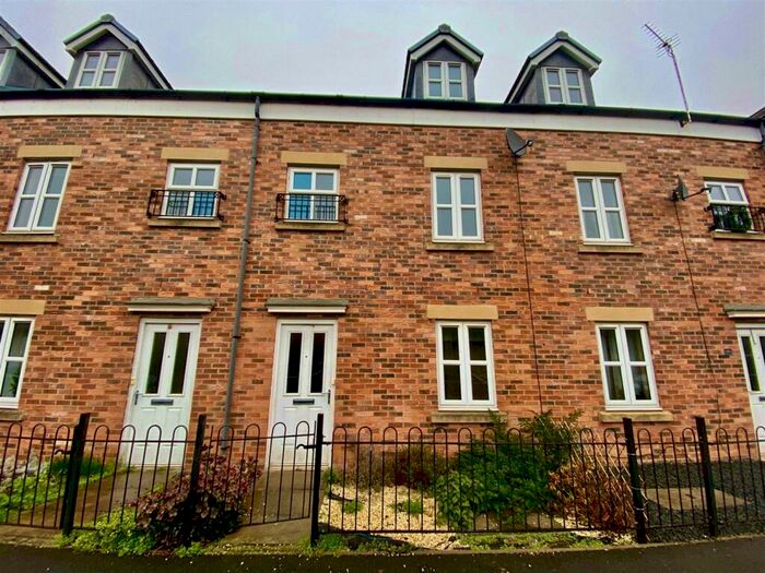 3 Bedroom Town House To Rent In Cemetery Road, Gateshead, NE8