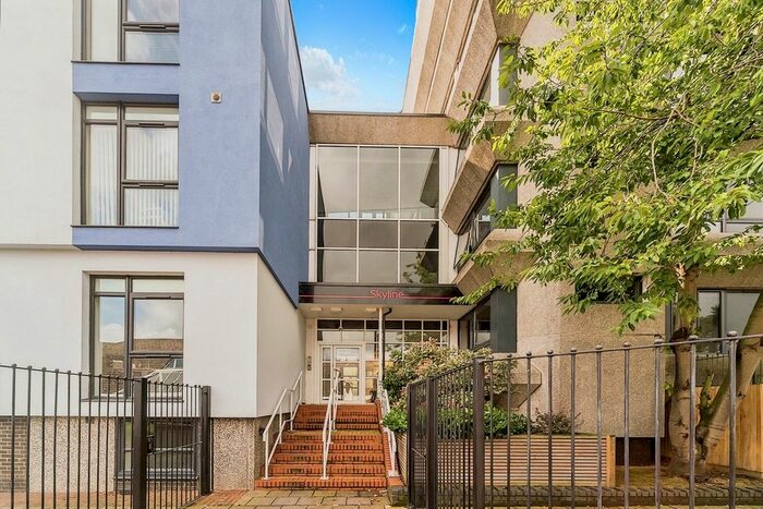 2 Bedroom Flat For Sale In Swingate, Stevenage, SG1