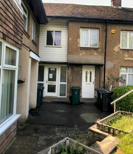 2 Bedroom Flat To Rent In Squire Green, Bradford, BD8