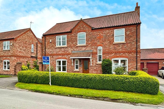 4 Bedroom Detached House For Sale In Skipwith, Selby, YO8