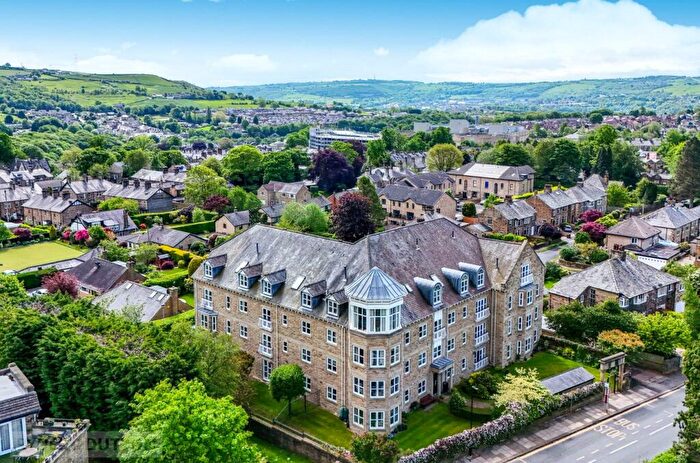 3 Bedroom Apartment For Sale In Skircoat Green Road, Halifax, West Yorkshire, HX3